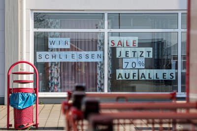 Botschaft im Schaufenster: Die Glauchauer Hammer-Filiale wird schließen.