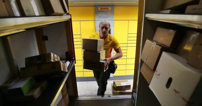 Viel Arbeit für Zusteller: Im vergangenen Jahr ist die Zahl der zu befördernden Sendungen um 6,6 Prozent gestiegen. Geht etwas schief, passiert es oft auf den letzten Metern - keine schönen Aussichten für die Advents- und Weihnachtszeit.