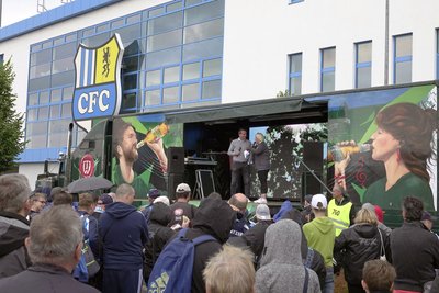 Nach dem Spiel folgt am Wernesgrüner-Truck die Mannschaftspräsentation und die Vorstellung der neuen Spieler.