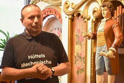 Reiner Hüttel von der einmaligen Hüttels Mechanische Musikwerke Ausstellung...
