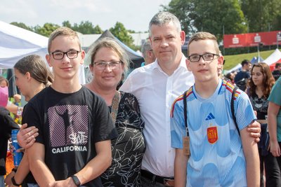 Familie Schädlich: Die Zwillinge Til und Nico haben gemeinsam mit ihren Eltern Frank und Stephanie nach einer passenden Berufsausbildung geschaut.