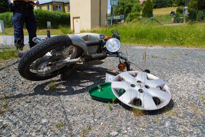 Ein Moped und ein Nissan kollidierten am Mittwoch in Lichtenberg.