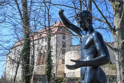 Besucher des Weihnachtsmarktes auf Schloss Wolkenburg an diesem Wochenende sollten beachten, dass der Rundweg um den Gebäudekomplex gesperrt ist. 