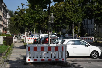 Die Laternen in der Josephinenstraße sind schon für den Abbau eingezäunt.