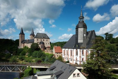 Der markante Turm der Petrikirche ist eines der Wahrzeichen von Rochlitz. Doch das hölzerne Tragwerk ist in einem besorgniserregenden Zustand.