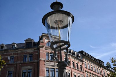 Hier wurden schon energiesparende elektrische Lampen eingebaut.