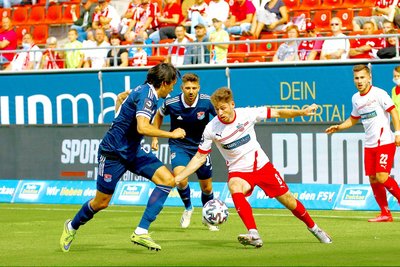 Das Spiel zwischen Drittligist FSV Zwickau ab 14 Uhr und der SpVgg Unterhaching ist am Samstag mit  2:1 für Zwickau geendet.