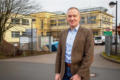 Jörg Hilger ist seit 2014 Geschäftsführer des Sächsischen Landeskontrollverbands. Das neue Laborgebäude für Boden-, Futter- und Lebensmittelproben soll ab Mai oder Juni schrittweise bezogen werden.