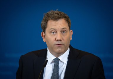 Klingbeil: "Der Iran-Krieg kostet Detschland Geld." .