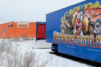 Der Circus Atlantik prägte über Monate das Reichenbacher Stadtbild. In Kürze ist auch der letzte Wagen gen Thüringen unterwegs. 