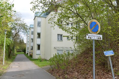 Der neue DHL-Zustellstützpunkt entsteht nahe eines Wohngebietes an der Claußthaler Straße in Freiberg.