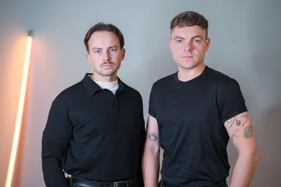 Das Journalistenduo Anton Zirk und Marc Zimmer.