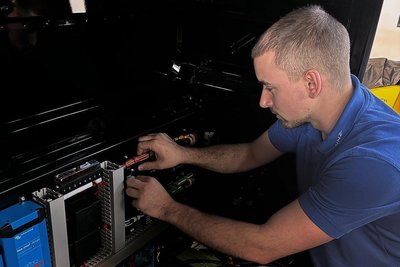 Kfz-Technik hat es Carsten Schmidt angetan, „nebenbei“ bildet er sich zum Betriebswirt weiter.