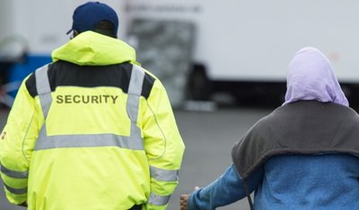 Betriebe aus der Sicherheitsbranche suchen in Deutschland vor allem wegen des Flüchltingszustroms derzeit so viele Mitarbeiter wie selten zuvor. Trotz des Fachkräftemangels sollten die Standards für die Einstellungsvoraussetzungen nicht abgesenkt werden - im Gegenteil.