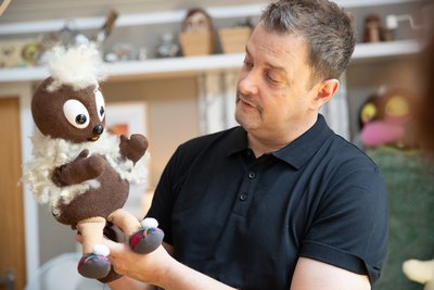 Norman ist freischaffender Figurenbildner und arbeitet im eigenen Atelier.
