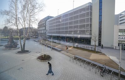 Johannisplatz iim Chemnitzer Stadtzentrum: Auf der Erdgeschossfläche des Parkhauses eröffnet im Sommer ein Einrichtungshaus.