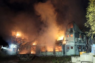 In der Nacht von Freitag zu Samstag brannten in Dippoldiswalde abgestellte Wohncontainer.