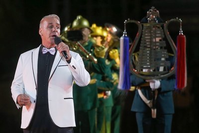Exportschlager: Till Lindemann trat noch im Herbst 2021 beim Spasskaya Tower Military Music Festival auf dem Roten Platz in Moskau auf - der deutsche Sänger und seine Band Rammstein sind in Russland extrem beliebt. Mittlerweile hat der Berliner Musiker aus Solidarität mit der Ukraine Russland-Auftritte ausgesetzt. 