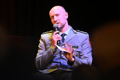 Hauptmann Steffen Schwabe von der Bundeswehr sieht in der Kriegstüchtigkeit den Weg zum Frieden.