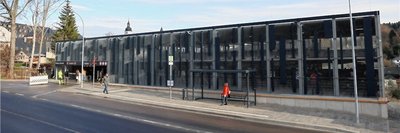 So sieht die Vorderseite des Parkhauses an der Erlaer Straße aus. 