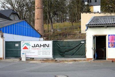 Vor dem Lückenschluss soll der alte Schornstein unmittelbar hinter dem Flachbau weg.