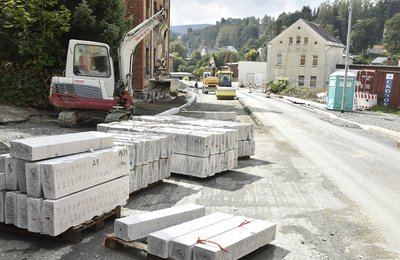Das Nadelöhr für den Klingenthaler Verkehr, der Königsplatz, ist nach monatelangen Bauarbeiten ab 5. Dezember wieder frei. 