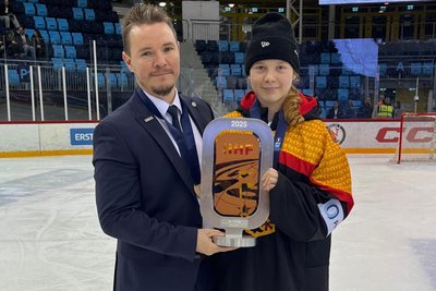 Mit einer Bronzemedaille um den Hals kehrten Sebastian Modes und Mathilda Heine vom ETC Crimmitschau von der U-18-WM in Ungarn zurück.