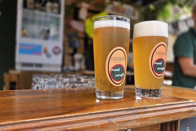 30 Händler waren mit 100 Sorten am Start. Auch die Brauerei Stonewood mit Sitz in Claußnitz gehörte dazu.
