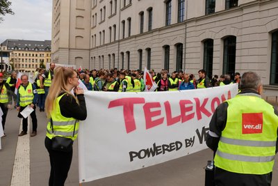 Rund 250 Beschäftigte der Telekom demonstrierten am Mittwoch in der Chemnitzer Innenstadt.