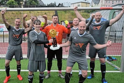 Die Mannschaft vom Professional Security Service aus Aue hat den 1. Omeras-Firmen-Cup gewonnen. 