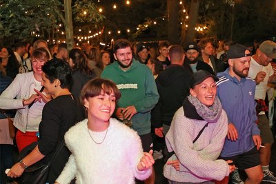 Im DJ-Finale feierten die Partygäste bis Mitternacht ausgelassen vor der Bühne.
