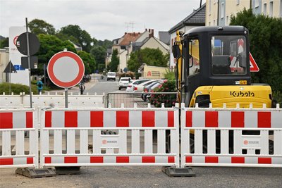 Die Rochlitzer Gärtnerstraße ist an der Kreuzung Bismarckstraße wegen einer Baustelle voll gesperrt.