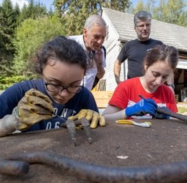 Die Restauratorinnen Fjolla aus dem Kosovo und Irene aus Spanien waren vor zwei Jahren beim Freiwilligenprojekt mit im Einsatz. 