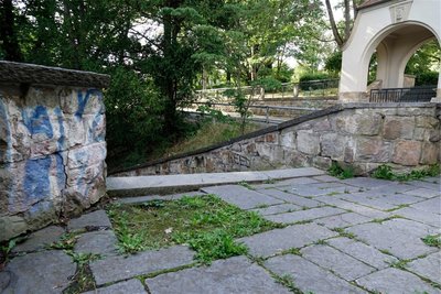Die Mittlere Treppe im Park Schönau muss gesperrt werden.