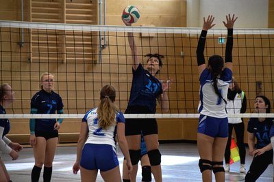 Beim ersten Heimspieltag haben Sylvia Göhler (Nr. 13) und ihre Teamkameradinnen des VC Frankenberg zwei Siege eingefahren.