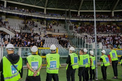 Sicherheitskräfte sind beim Turiner Derby im Einsatz.