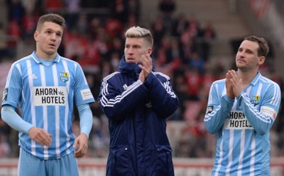 Daniel Frahn, Philip Türpitz und Anton Fink (von links) nach dem 0:3 gegen Regensburg. Läuft es morgen besser?