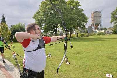 Eric Weber und die Bogenschützen des SV Rot-Weiß Werdau bekamen am Sonntag viel Lob für ihre Anlage in Langenhessen.