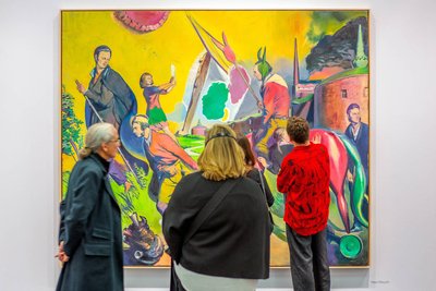 „Neo hat die Tür zur figürlichen Malerei wieder aufgestoßen“: Besucher betrachten ein Kunstwerk von Neo Rauch auf einer früheren Art Cologne in Köln.