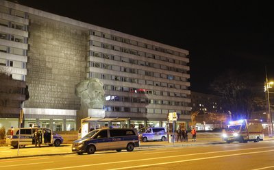 Bei der Tat an der Brückenstraße sollen fünf Jugendliche beteiligt gewesen sein.