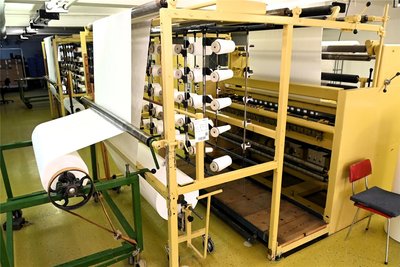 Malimo-Technik verbindet Webstuhl und Nähmaschine, hier im Keller bei Kerma in Hainichen.