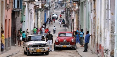 Eine Straßenszene in Havanna. Auch im Wohnungsbau gibt es enormen Nachholbedarf.