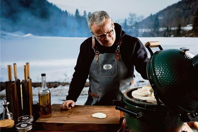 Alles, was im Backofen in der Küche funktioniert, funktioniert auch auf einem Grill mit Deckel. 