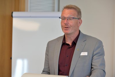 Zu den Gratulanten gehörte auch Landrat Sven Krüger (parteilos).