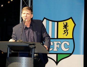 Vorstandsvorsitzender Uwe Bauch bei der Mitgliederversammlung im Dezember.