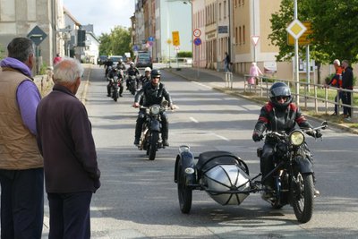 Vielerorts zogen die Fahrer mit ihren Maschinen die Blicke auf sich.