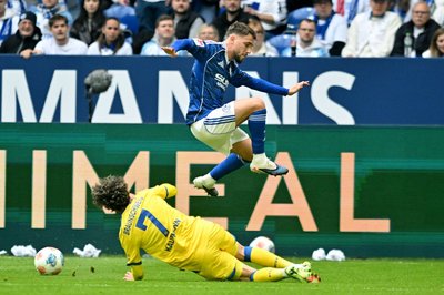 Braunschweiger und Schalker lieferten sich packende Duelle.