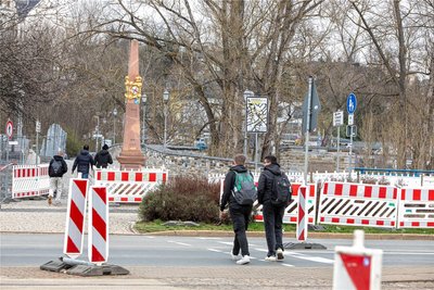 Die Baustelle kann gefahrlos über die Alte Elsterbrücke umgangen werden.