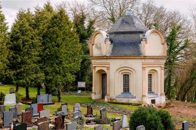 Das Mausoleum wurde 1785 im Auftrag des Rittergutsbesitzers Carl Gottlob Scheuereck errichtet.