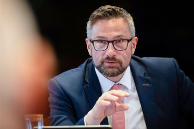Machte am Freitag als erster Spitzenpolitiker aus den drei Brombeer-Parteien seinem Ärger Luft: Sachsens Wirtschaftsminister Martin Dulig.